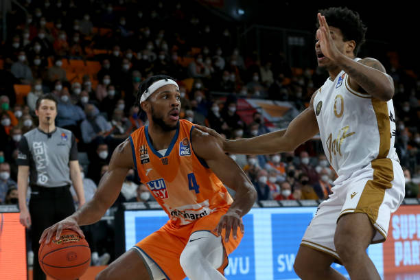 通过两翼进 通过两翼进