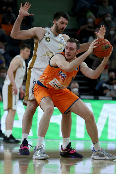 现了不同维 现了不同维